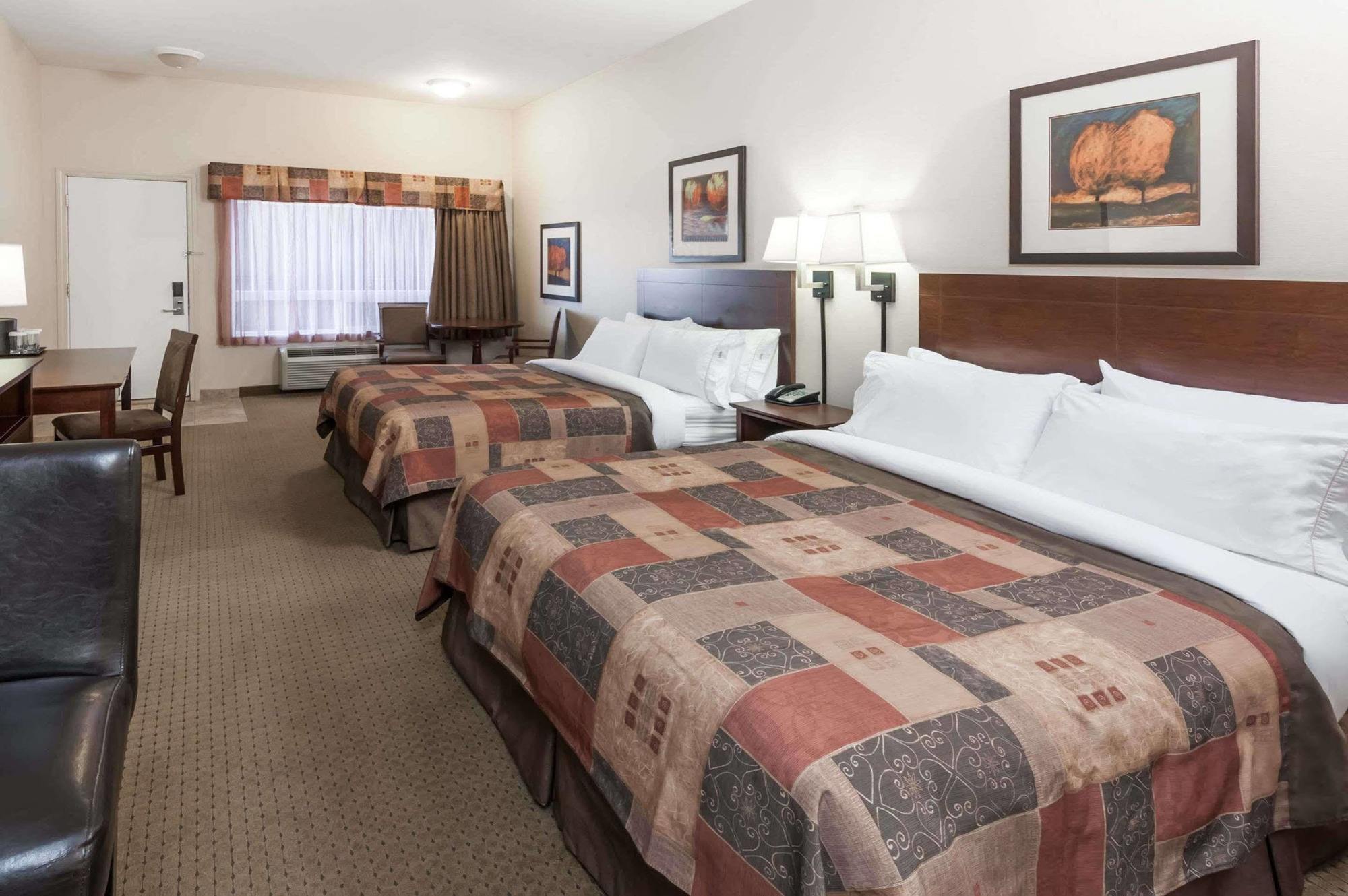 Hotel Ramada By Wyndham High River