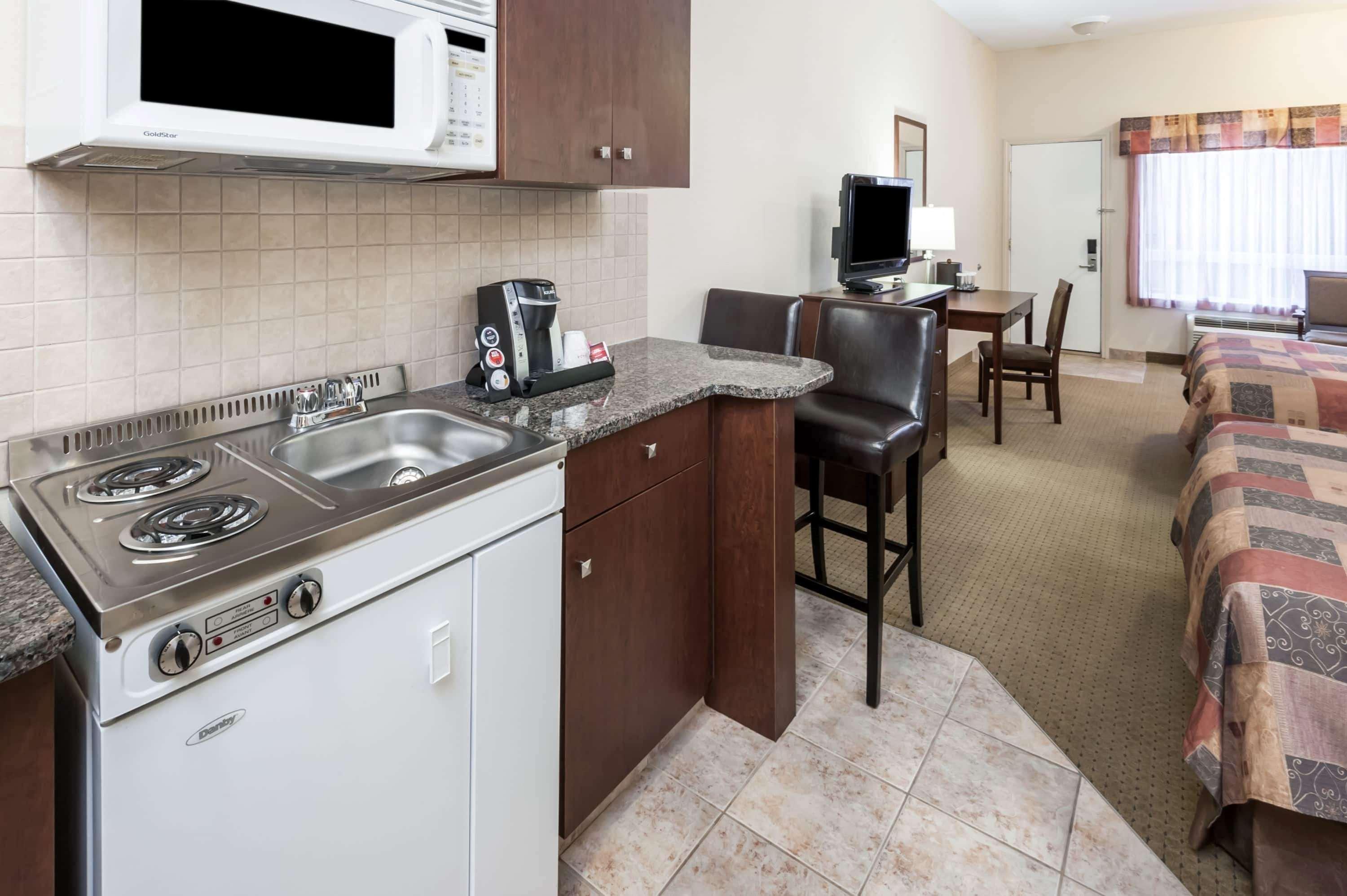 Hotel Ramada By Wyndham High River